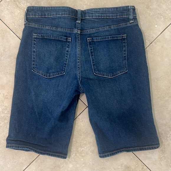 GAP Dark Rinse Bermuda 8 Inch Inseam Shorts Size 8/28 - Picture 5 of 6